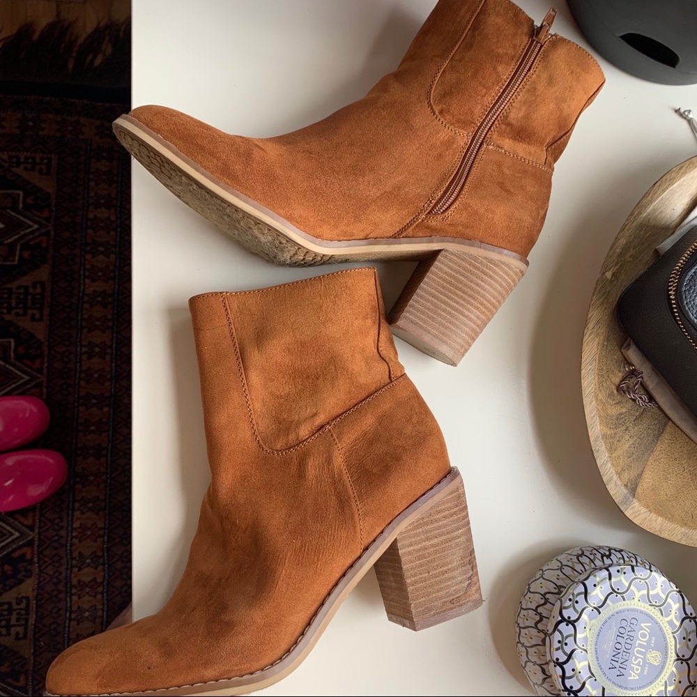 Cognac suede booties - Urban Outfitters - Size 10